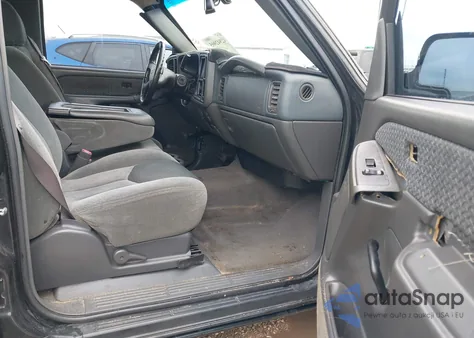 2004 Chevrolet Avalanche 1500 из США, поврежденный, VIN 3GNEC12T54G197492